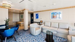 Spacious AquaTheater Suite - 1 Bedroom